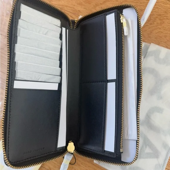 Marc Jacobs Black Wallet - Picture 3 of 4